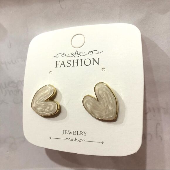 Fashion Jewelry Pearl Heart Shaped Stud Earrings - Picture 6 of 8